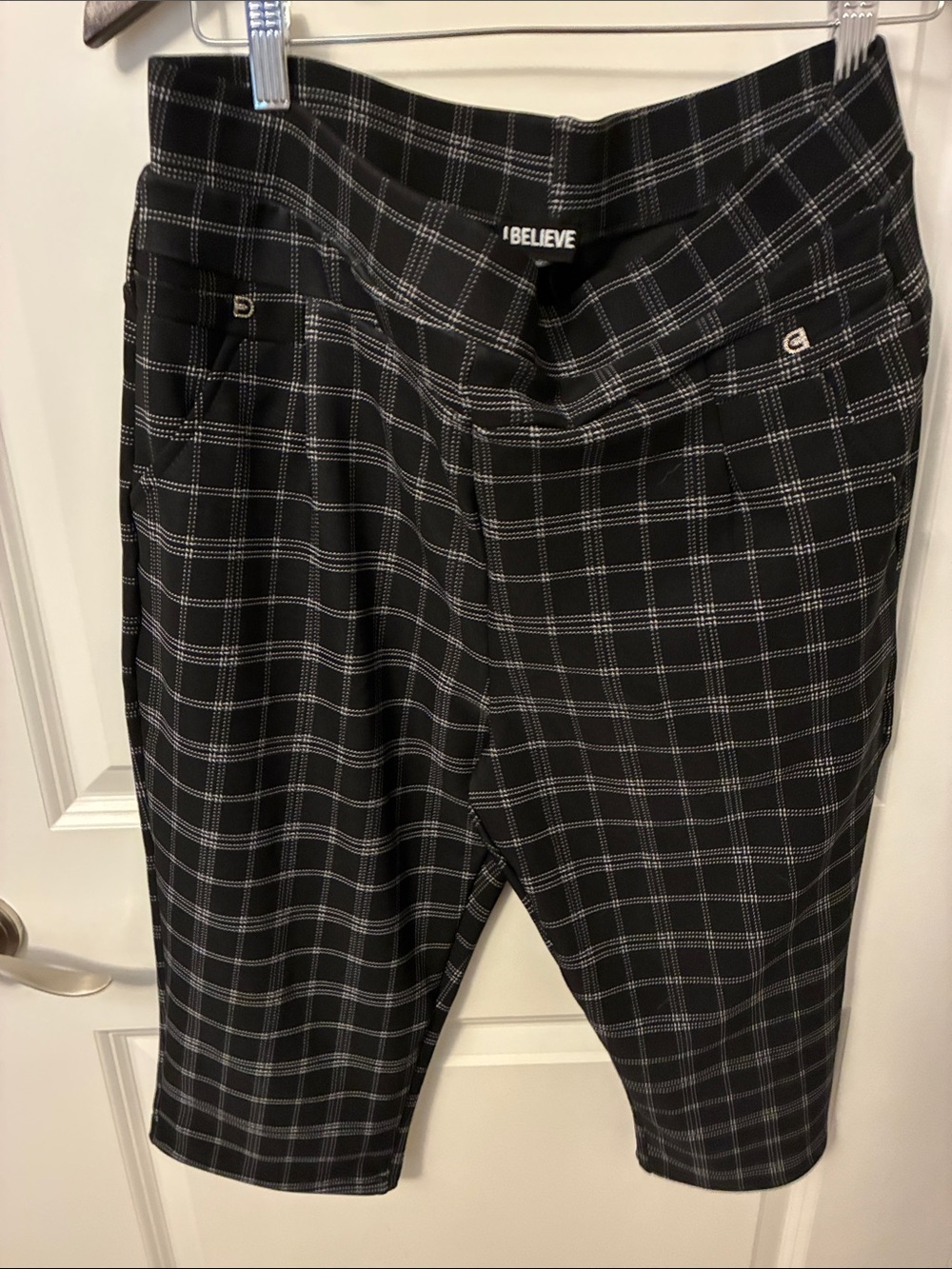 I Believe Women's Black Plaid Pull-On Capris